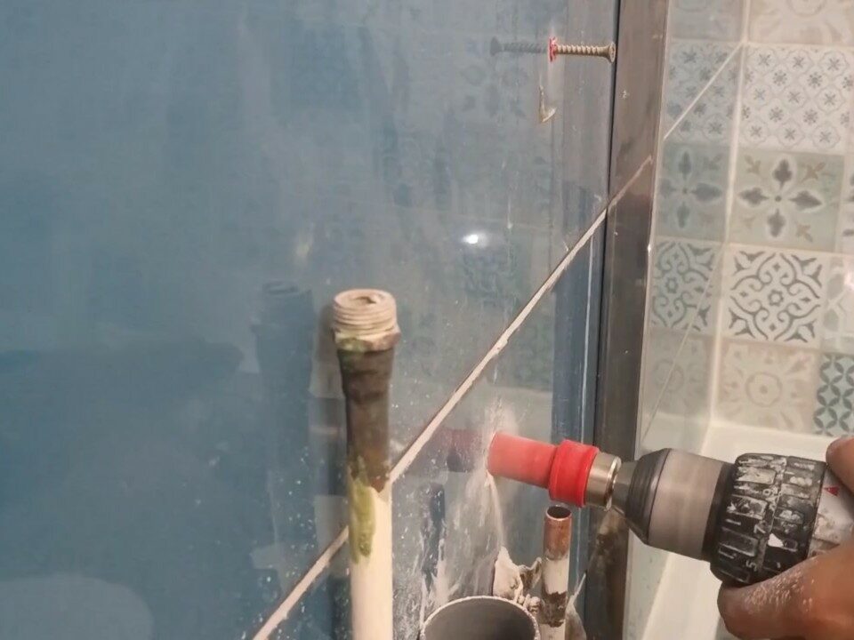 Déplacer une machine à laver dans une niche murale : optimiser l’espace sans compromis