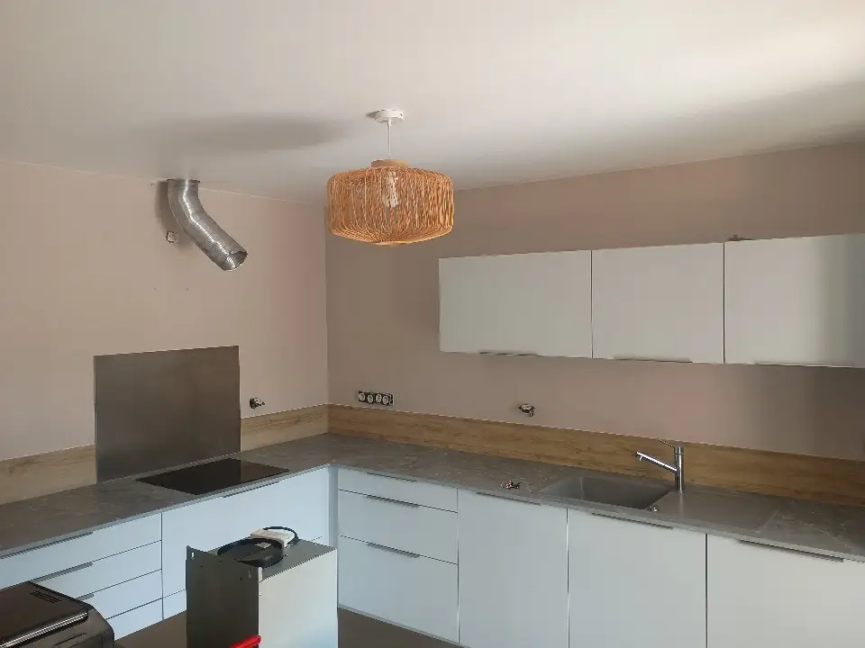 Redonner vie à votre cuisine avec un nouveau coloris : le rose saumon satiné